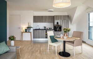 Deluxe Apartment, 1 Bedroom | Private kitchen | Espresso maker, electric kettle