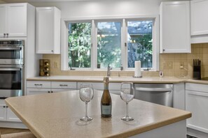 Fridge, microwave, oven, stovetop - Deer Run Hideaway - Game Room (Johns Island)
