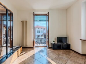 TV - Casa Luvit by Interhome (Menaggio)
