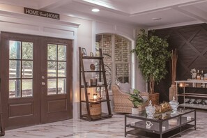 Interior - Bustamante Ranch - Sovereign Lodge (McDonough)