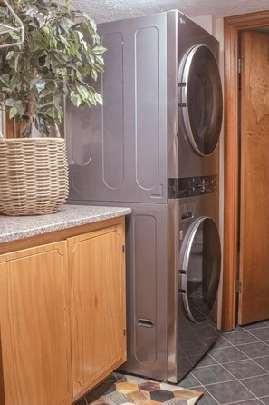 Interior - Bustamante Ranch - Sovereign Lodge (McDonough)