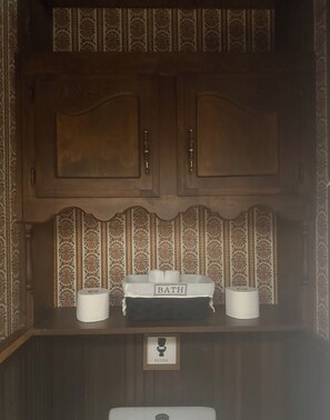 Interior - Historic Belle Maison: Billiards Room, Fire Pit & Magnolia Charm (Magnolia)