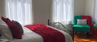 Historic Belle Maison: Billiards Room, Fire Pit & Magnolia Charm