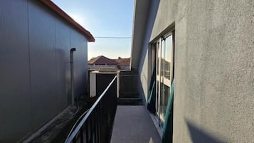 Dortoir Partagé, dortoir mixte, non-fumeurs | Enceinte de l’hébergement