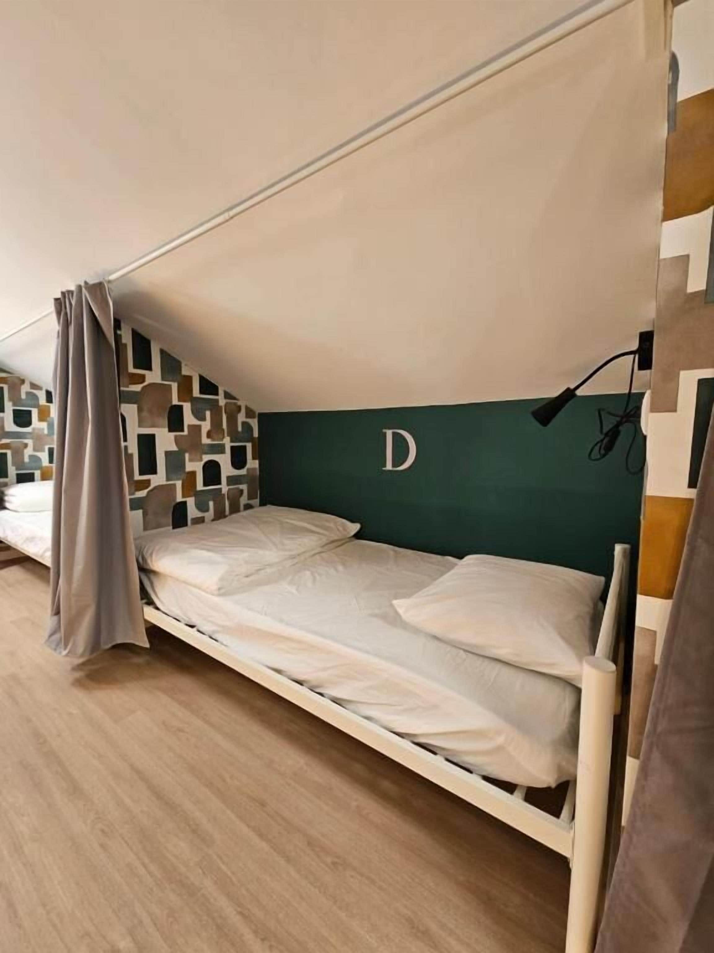 Perusyhteismajoitus, sekamajoitus, tupakointi kielletty, ilmastointi | Kannettavalle tietokoneelle sopiva työtila, ilmainen Wi-Fi