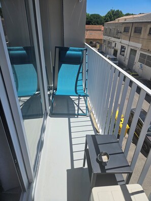 Property grounds - Air-conditioned apartment with balcony, wifi, near ramparts (Avignon)