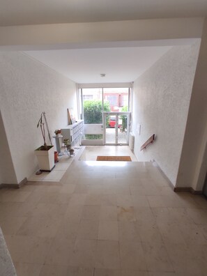 Interior - Air-conditioned apartment with balcony, wifi, near ramparts (Avignon)