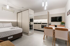 1 slaapkamer, een strijkplank/strijkijzer, internet, beddengoed