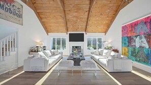Smart TV, fireplace, ping pong, stereo - Amazing Sagaponack Estate Minutes to Gibson Beach and Wolffer Estate... (Sagaponack)