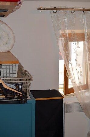 Interior - Holiday Home "À l'Escale Passa Païs" with Mountain View, Wi-Fi & Air Conditioning (Le Poujol-sur-Orb)