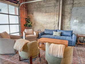 TV - Cozy Brick Loft | w/patio and free parking (Knoxville)