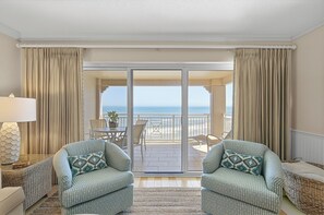 Smart TV, ping pong, books - 🌊Beachfront Stunner | Panoramic Ocean Views | Great Amenities | Sandpiper 514🌊 (New Smyrna Beach)