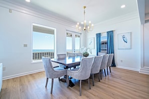 Dining - Barrett's Landing 7-bedroom Gulf Front Retreat!Large Private Beach! Sleeps 24! (Gulf Shores)