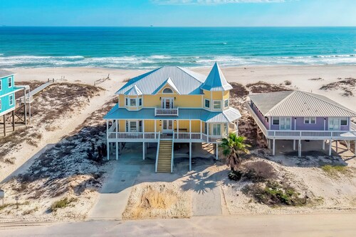Barrett's Landing 7-bedroom Gulf Front Retreat!Large Private Beach! Sleeps 24!