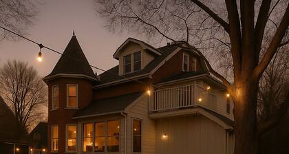 Muskoka Stay in Downtown Huntsville with Firepit