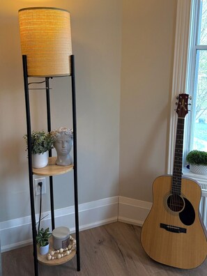 Interior - Muskoka Stay in Downtown Huntsville with Firepit (Huntsville)