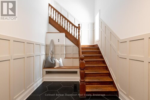 Muskoka Stay in Downtown Huntsville with Firepit