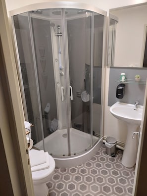 Chambre Quadruple | Salle de bain