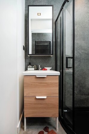 Hair dryer, towels - Piotrkowska Apt - AC, Top Location - by Rentujemy (Łódź)