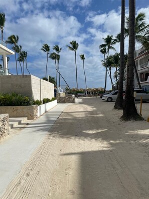 Property grounds - Grundland 1 | 2BR Penthouse for 6 (Bavaro)