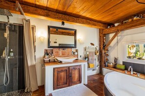 Shower, hair dryer, towels - Beatrice, villa with pool and view over St Paul de Vence village (Saint Paul de Vence)