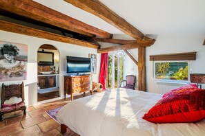 4 bedrooms, iron/ironing board, free WiFi, bed sheets - Beatrice, villa with pool and view over St Paul de Vence village (Saint Paul de Vence)