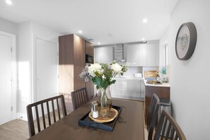 Dining - Lux UK TW7 Wood Lane 172-2 (Isleworth)