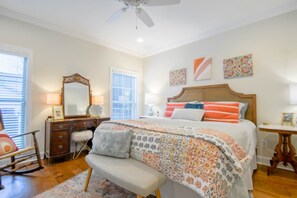 3 habitaciones, tabla de planchar con plancha, wifi y ropa de cama 