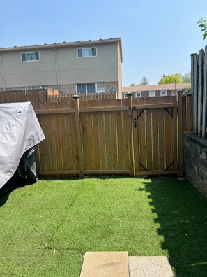 Property grounds - 2 Bedrooms Upper Level (BRANTFORD)