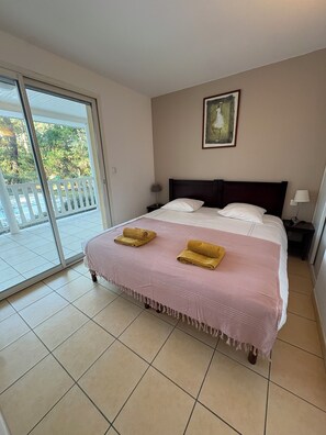3 chambres, fer et planche à repasser, lit parapluie, Wi-Fi gratuit