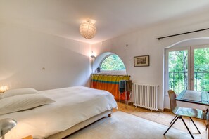 5 bedrooms, iron/ironing board, WiFi, bed sheets - Holiday Home “Le Moulin de Mirande” with Terrace, Private Garden & Wi-Fi (La Tour-sur-Orb)