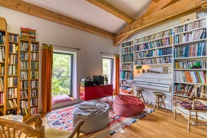 Interior - Holiday Home “Le Moulin de Mirande” with Terrace, Private Garden & Wi-Fi (La Tour-sur-Orb)