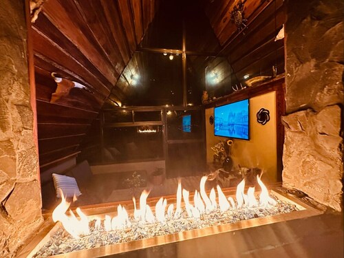 Valhalla cabin with jacuzzi, fireplace and mountain view