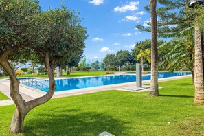 Pool - Cubo's Estudio La Colina Seaview & Pool / communal pool / urban / air conditioning (Torremolinos)