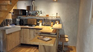 Frigorifero, microonde, forno, piano cottura