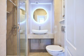 Shower, hair dryer, towels - Sophie 1 - Old Town Heritage Suite (Dubrovnik)