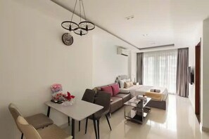 Living area - Tripstay Tan Son Nhat Airport Skycenter (Tan Son Hoa)