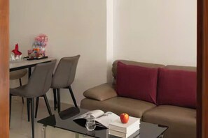 Living area - Tripstay Tan Son Nhat Airport Skycenter (Tan Son Hoa)