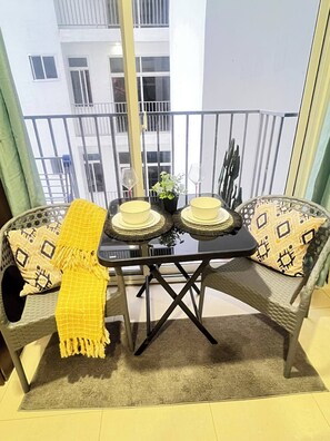Dining - Modern Studio in Kawe - AC, WiFi & Backup Power (Dar es Salaam)