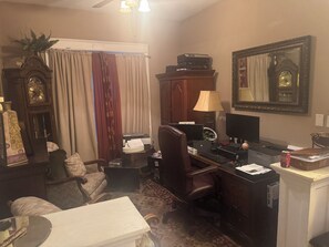 Interior - Perfect 5-bedroom house with AC in charming Kansas City (Kansas City)