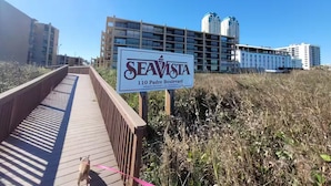 Schild für Seavista in der Padre Boulevard 110, das privates Eigentum mit Strandblick kennzeichnet.