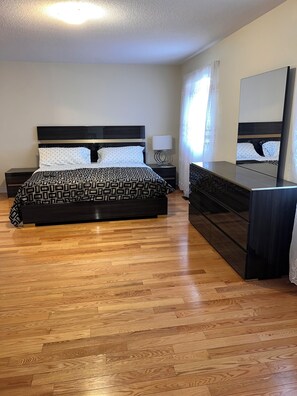 4 chambres, fer et planche à repasser, Wi-Fi, literie fournie