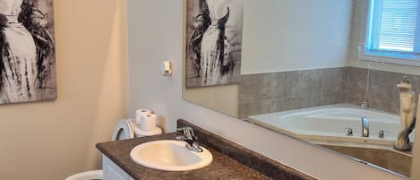 シャワー、タオル、石鹸、トイレットペーパー
