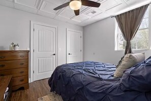 1 bedroom, iron/ironing board, WiFi, bed sheets - Serene Private Apartment w/ Views & Terrace (Chattanooga)