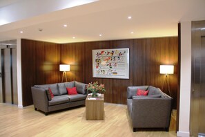 Lobby sitting area - Zenao Appart'hôtels Sèvres (Sèvres)