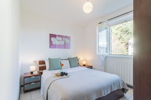 Căn hộ (2 Bedrooms) | 2 phòng ngủ, bộ trải giường 