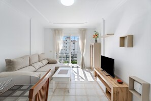 Living area - Vacation Apartment 'Luminoso Piso Costa Del Silencio' with Sea View, Shared Pool and Wi-Fi (Arona)