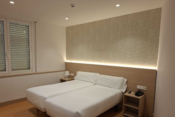 Twin Room | Desk, free WiFi