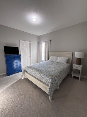 3 habitaciones, tabla de planchar con plancha, wifi y ropa de cama 