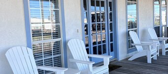 3-bedroom house in fabulous Dauphin Island with water views.